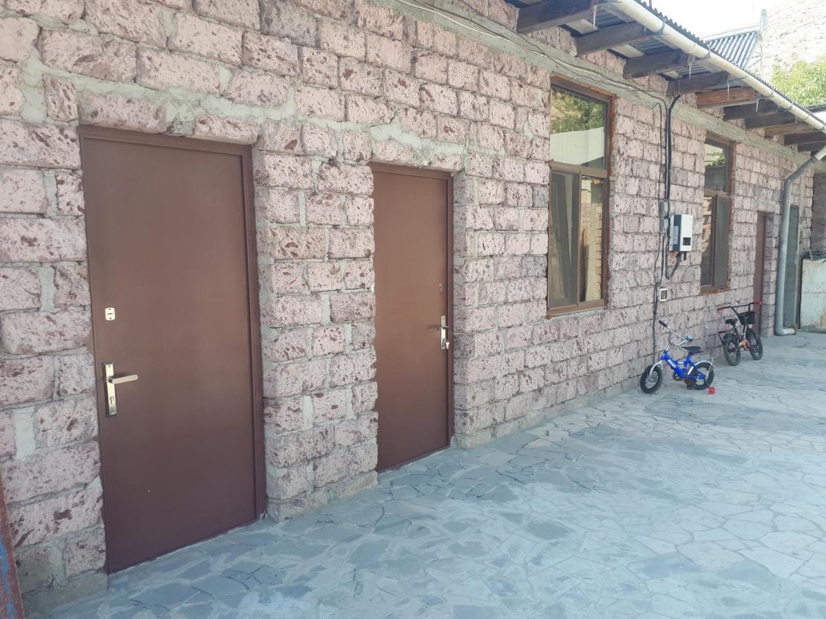 Art Guest House In Kaskad Yerevan Exterior foto